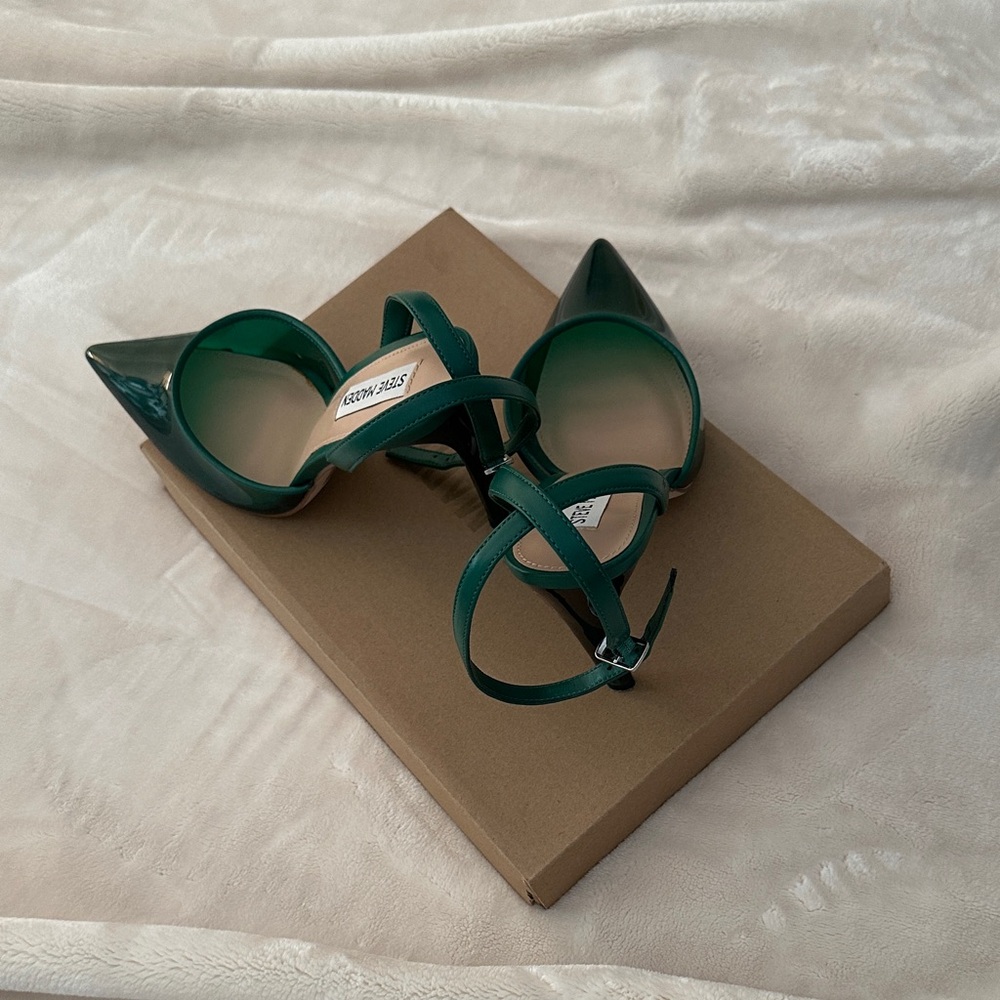 Steve Madden Emerald Slingback Heels - Picture 3 of 3